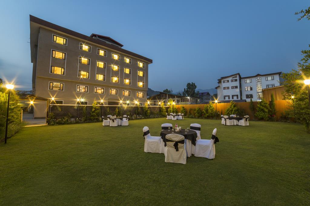 Palette - Solar Residency Hotel Srinagar  Bagian luar foto