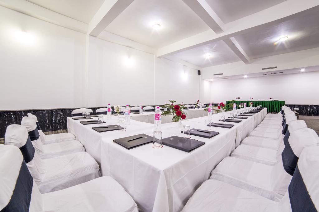 Palette - Solar Residency Hotel Srinagar  Bagian luar foto